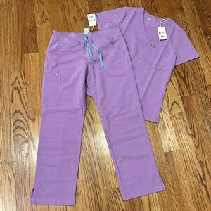 Brand new Figs Set in color Lilac Dawn